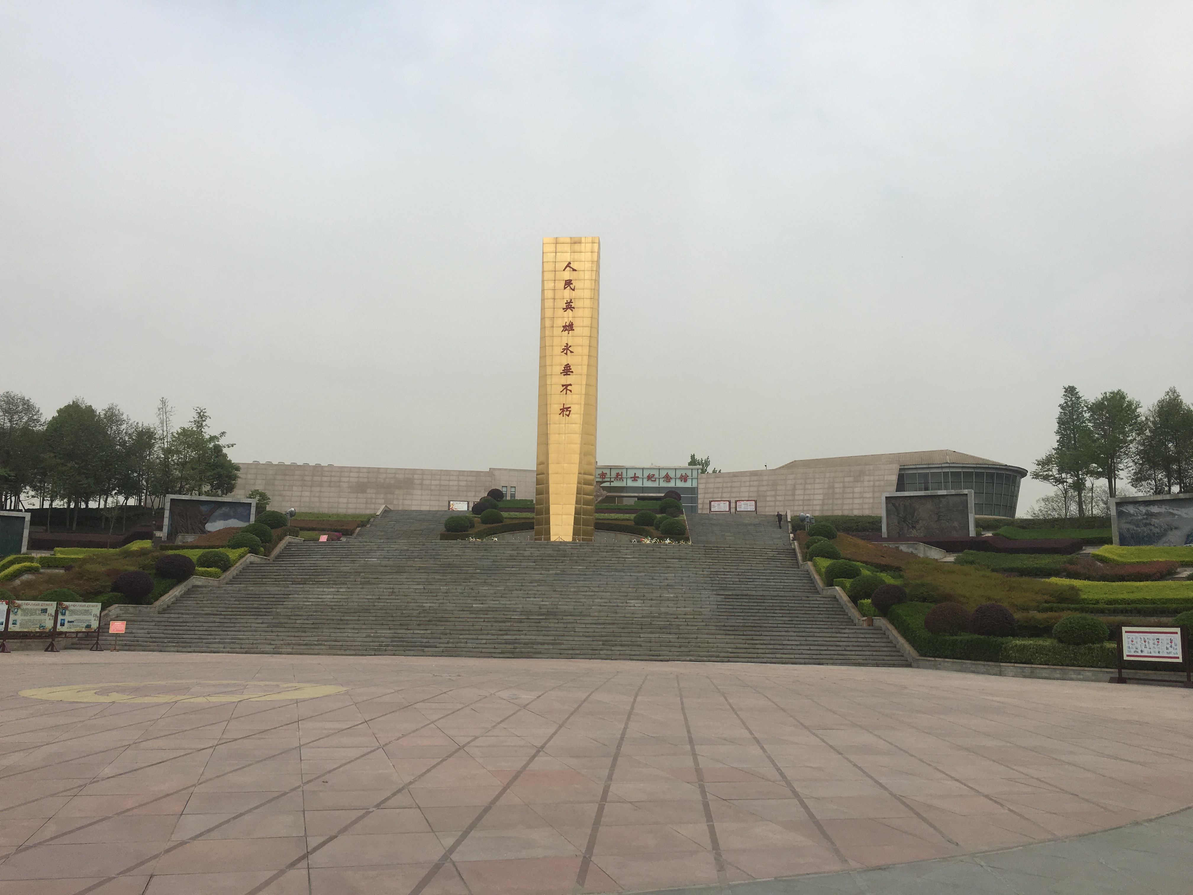 巍峨的紀(jì)念碑.JPG